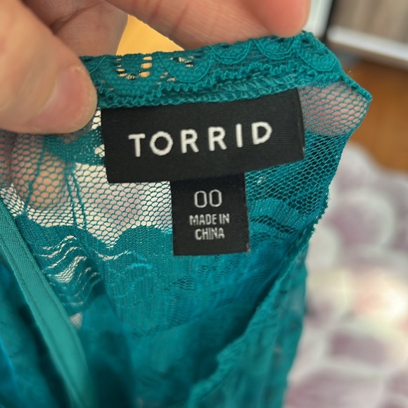 Torrid Teal Stretch Lace Crew Neck Puff Sleeve Top Size 00 - Picture 11 of 12